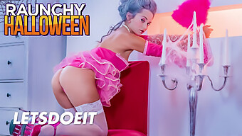 Tonton Sebagai Brunette Cantik Mendapat Pukinya Yang Dicukur Dan Cipapnya Yang Ketat Diregangkan Oleh Zakar Besar Pada Halloween