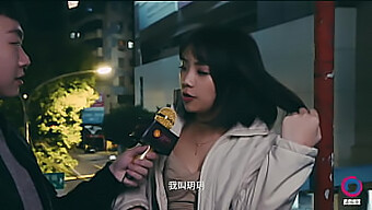 L'Intervieweur De Rue De Yueyue Se Fait Tailler Une Pipe