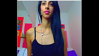 Vakker Webcamjente Bruker Anal Dildo På Live Cam