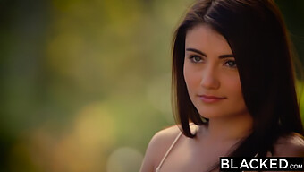 Prachtige Brunette Adria Rae'S Eerste Interraciale Ervaring In Hd