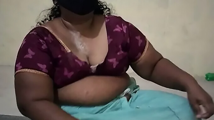 Latina Aux Gros Seins Donne Une Pipe Dure À Une Grosse Bite