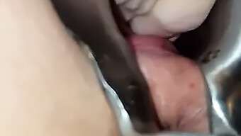 Chơi Ngón Tay Và Đi Tiểu Trong Video Bdsm