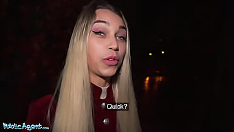 Blonde Sexbombe Elena Vedem Gibt Einen Blowjob Und Wird In Einer Öffentlichen Umgebung Gefickt