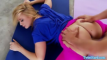 Aj Applegate Thích Thú Với Một Buổi Tập Yoga Gợi Cảm Dẫn Đến Tình Dục Miệng Đam Mê.