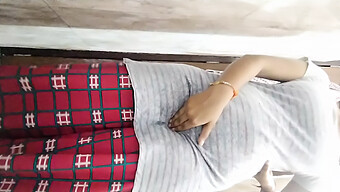 Chica India Se Masturba Hasta El Clímax