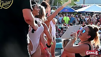 Vild Og Nøgen: En Rå Poolfest Med En Gruppe Liderlige Twerking-Sluts