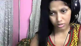 Gadis Webcam India Bercakap Kotor Dalam Bahasa Hindi.