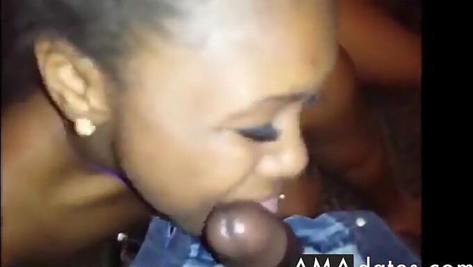 Black Ebony Thot Sucking Pussy Dan Cock Dalam Video Buatan Sendiri