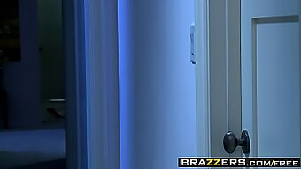 Лела Стар И Джонни Синс Имеют Горячую Встречу В Этом Видео От Brazzers.