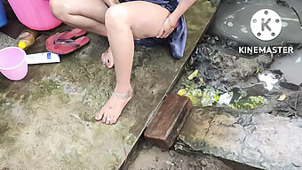 Si Cantik Asia Dipukul Dan Handjob Di Luar Ruangan