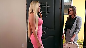 Kate England Entra Con Su Madre Y Su Profesor Haciendo Un Trío Con Otra Madura