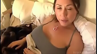 Milf Con Grandes Tetas Y Culo Chupa Y Folla Una Polla