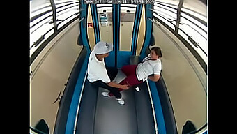 Vídeo En Full Hd De Una Pareja Gay En Público