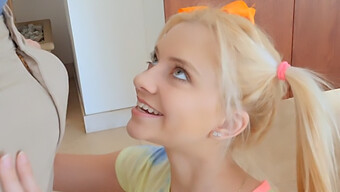 Grote Zwarte Lul Neukt Kleine Blondine