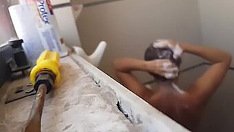 Une Caméra Espion Capture L'Expérience Sensuelle D'Un Amateur Avec Sa Demi-Sœur De Colombie.