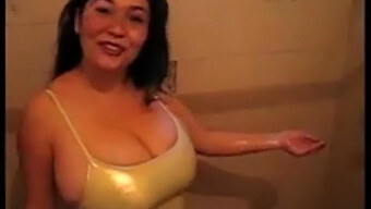 La Belleza Latina De Dulcea Y Sus Pequeñas Tetas En Exhibición En Este Video