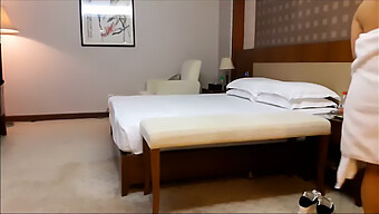 Ázsiai Kurvás Egy Hotel Szobában