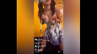 Pertunjukan Webcam Langsung Selebriti Dengan Performer Amatir Dan Remaja