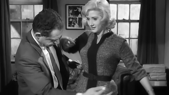 Rétro Vintage: La Charmante Liz Fraser Dans Un Porno Classique