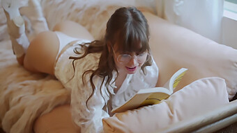 La Literatura Erótica De Riley Reid Estimula El Deseo Por Su Profesor