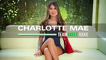 Charlotte Mae เปิดตัวหนังโป๊ของเธอด้วยใบหน้าสกปรก