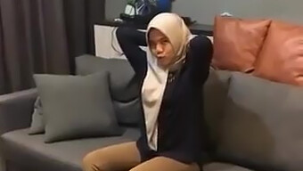 Unmarried Malaysian Woman Masturbates On Camera