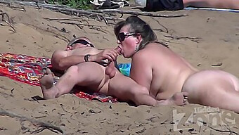 Pipe Nue Amateur Sur Une Plage