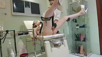 女性诊所的阴部 - 女同性恋bdsm女权支配