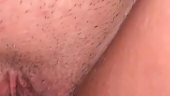 Close-Up Van De Vuile Praat Van Een Britse Slet In Een Cuckold Scene